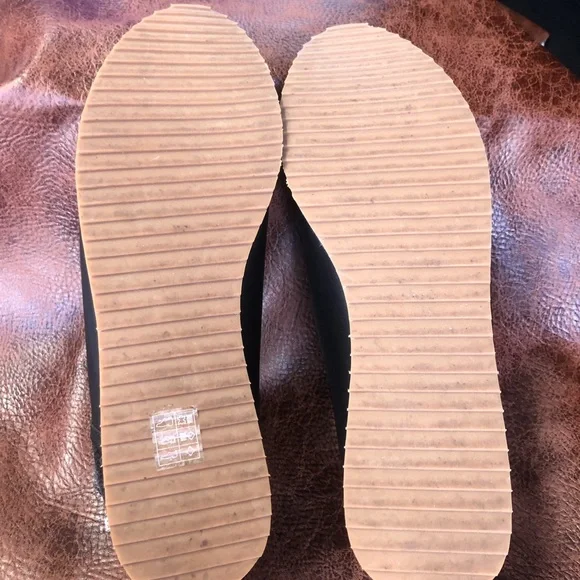 Embellished Karl Lagerfeld Black Slip-on Leather Sneakers Size 10M - Picture 8 of 10